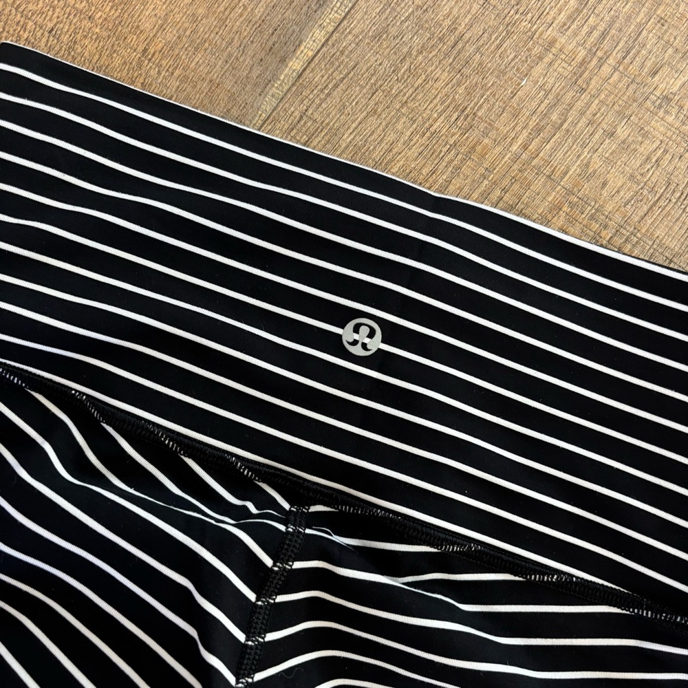 lululemon wunder under high rise parallel stripe leggings 25” - Picture 6 of 6
